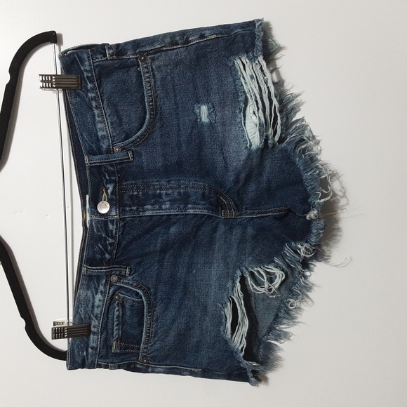 WeThe Free Women's 28 High Rise Distress Short ( Sold Separately ) - Picture 2 of 10